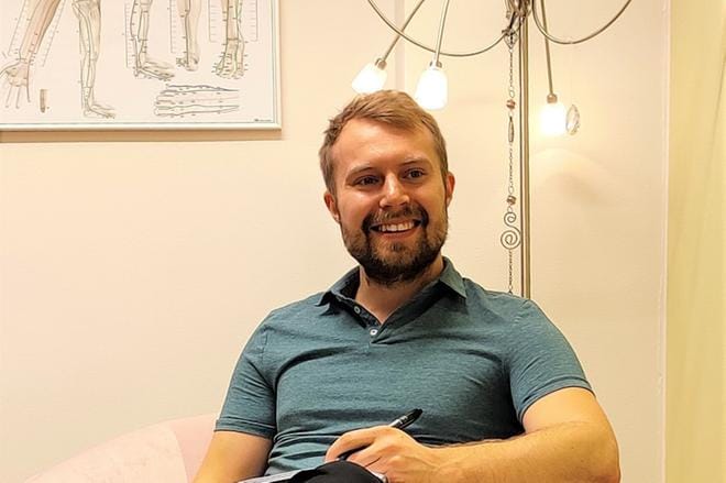 Funktionaalinen lääketiede täydentää perinteistä lääketiedettä, mutta tavoitteena on vähentää ihmisten tarvetta lääkkeisiin, sanoo Sami Nyström. Kuva: Päivi Tuomisto