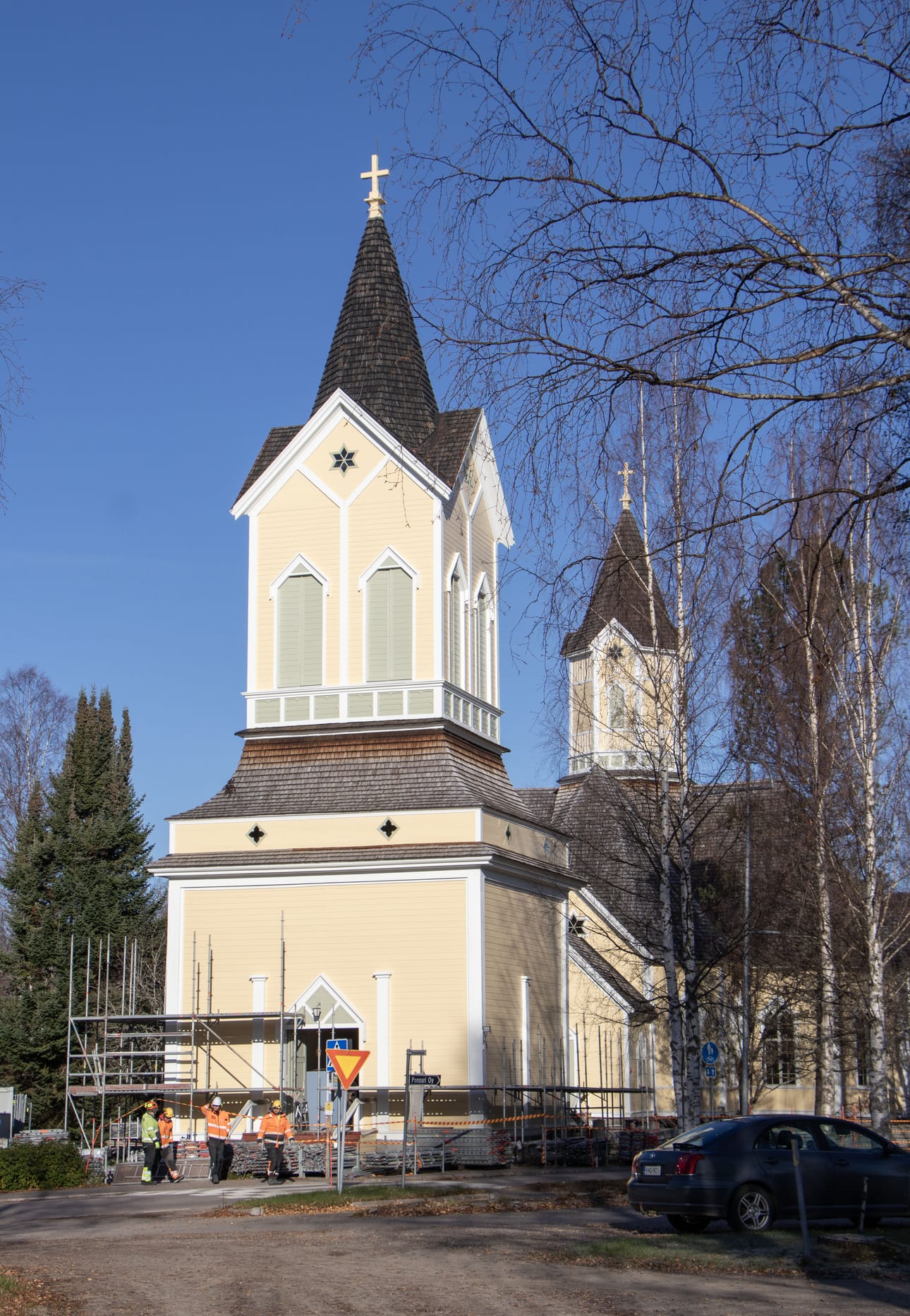 Lokakuun puolivälissä kirkkoa ja tapulia peittäneet huput oli jo riisuttu ja katolle saakka yltäneet tellingit lähes kerätty pois. Viiden kuukauden odotus alkaa olla loppusuoralla.