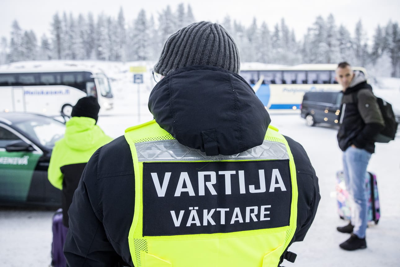 Rovaniemen lentoasemalla on eri taksitoimijoille tarkasti määrätyt paikat. Etenkin niin sanottujen villien taksien kanssa on ollut kärhämiä. Arkistokuva.