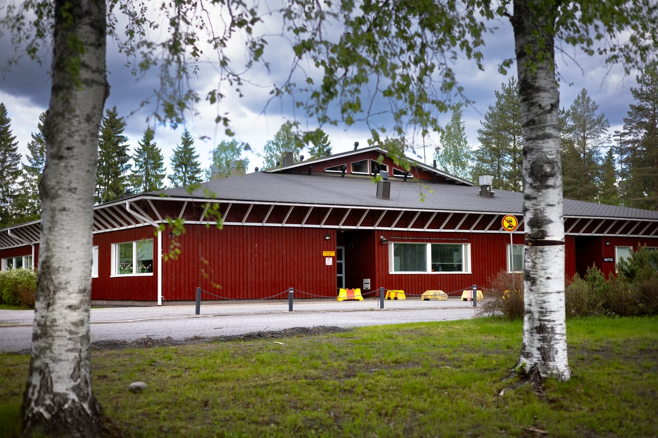 Toukolanpuiston koulu sijaitsee Kasperin kaupunginosassa.