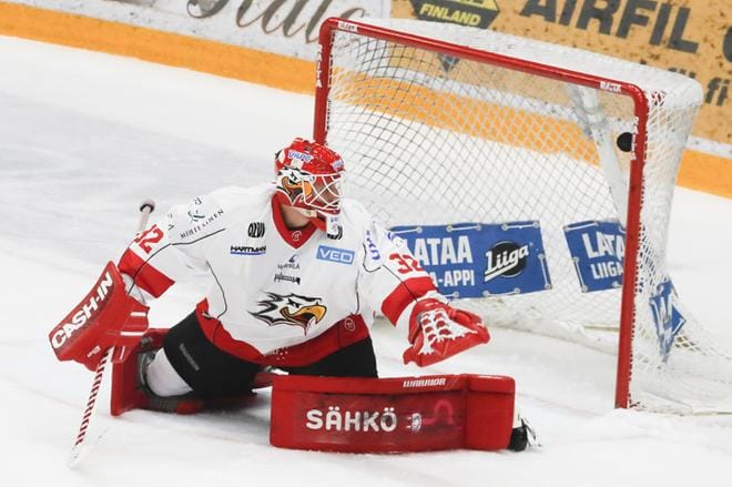 Sport-vahti Niko Hovinen pelasi mainion pelin lauantaina Kuopiossa. Kuva Ilves-ottelusta viime lokakuulta. Arkistokuva: Mika Kanerva