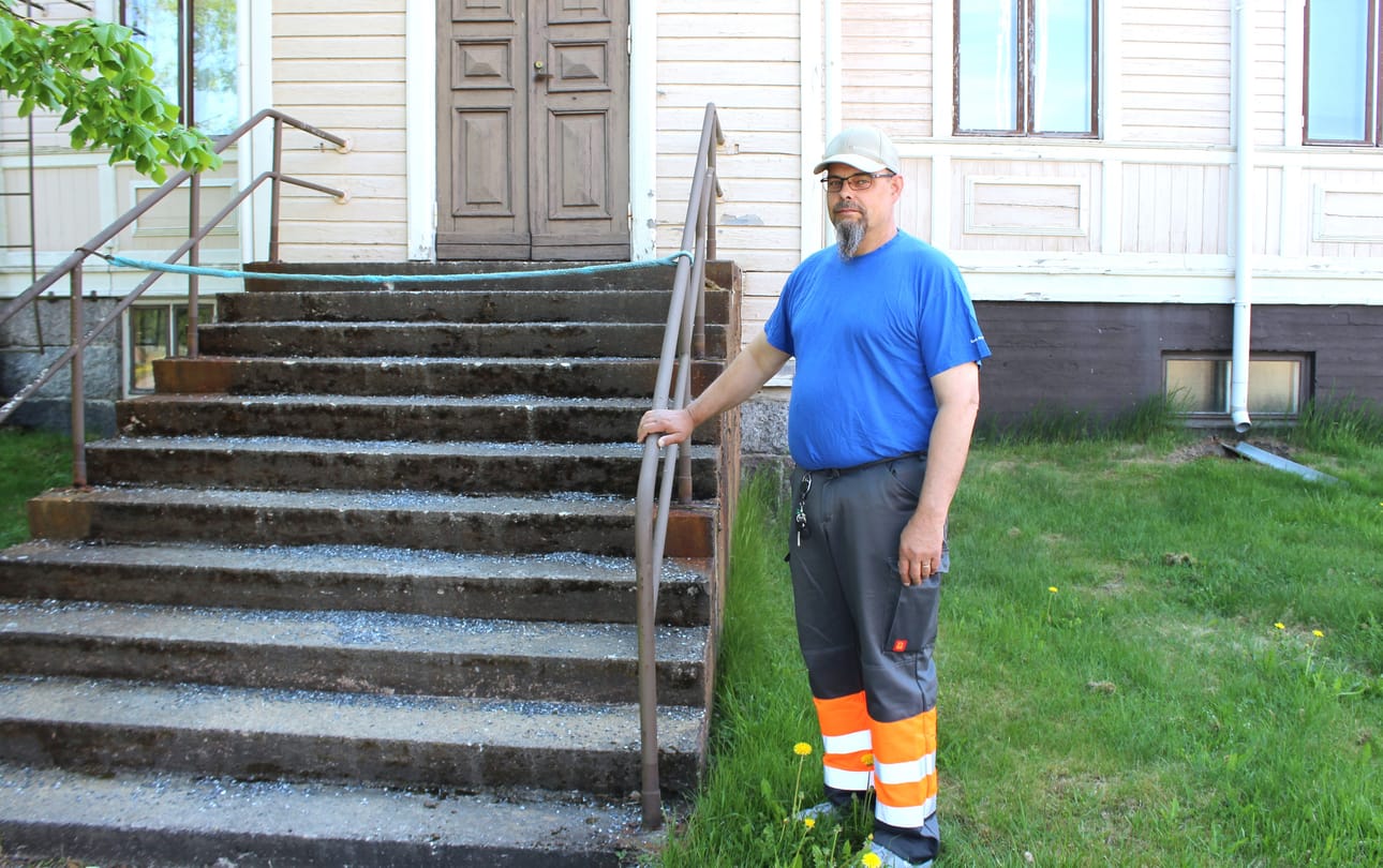 Kaskisten uusi rakennustarkastaja Juha-Pekka Korpela tuumasi, että Kaskisten kaupungintalo kaipaisi ehostamista.