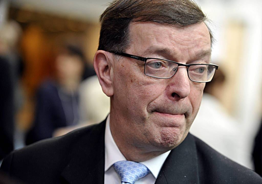 Keskustapuolueen puheenjohtajaksi mielivä Paavo Väyrynen pitää vuonna 2005 aloitettua Paras-hanketta kunta- ja palvelurakenteen uudistamiseksi epäonnistuneena.