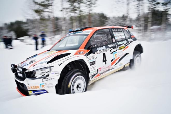Teemu Asunmaa ja kartanlukija Jonne Halttunen avasivat rallikautensa erinomaisesti heti Tunturirallissa. Tänä viikonloppuna kaksikko ajaa Nilsiässä. Kuva: Hannu Rairamo