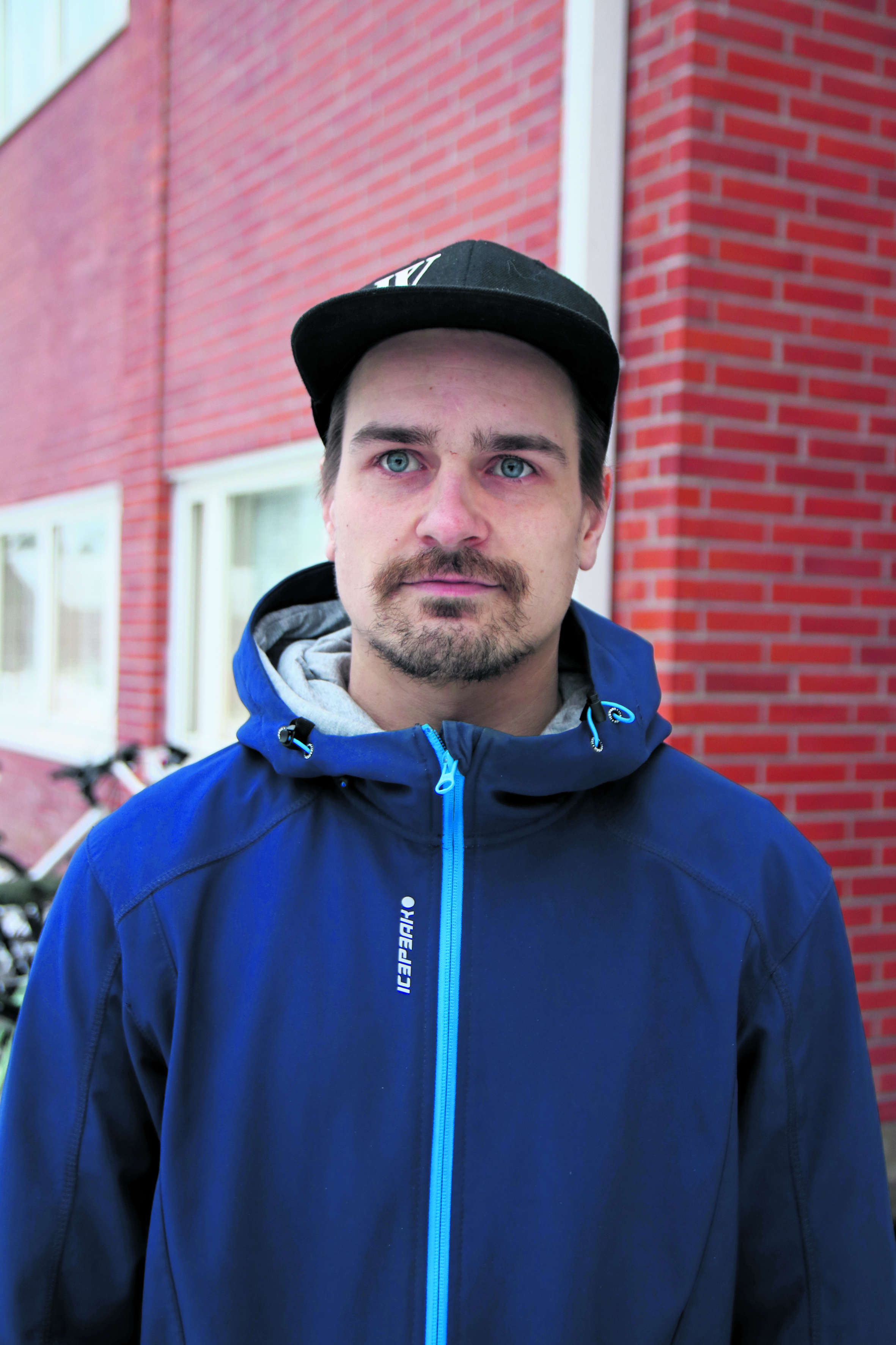 Petri Laitinen, 32

&rdquo;En ole vielä käynyt. Olen nyt ensimmäistä kertaa täällä käymässä. En osaa sanoa toimivat palvelut, kun olen vasta huhtikuussa muuttanut Kempeleeseen.&rdquo;