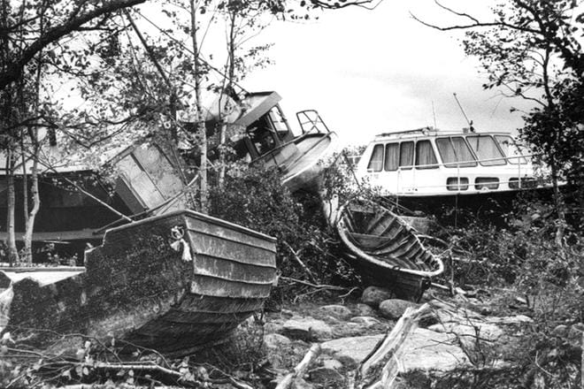 Vatungin kalasatamassa Kuivaniemellä vahingot olivat mittavat Mauri-myrskyn jäljiltä vuonna 1982. KUVA: