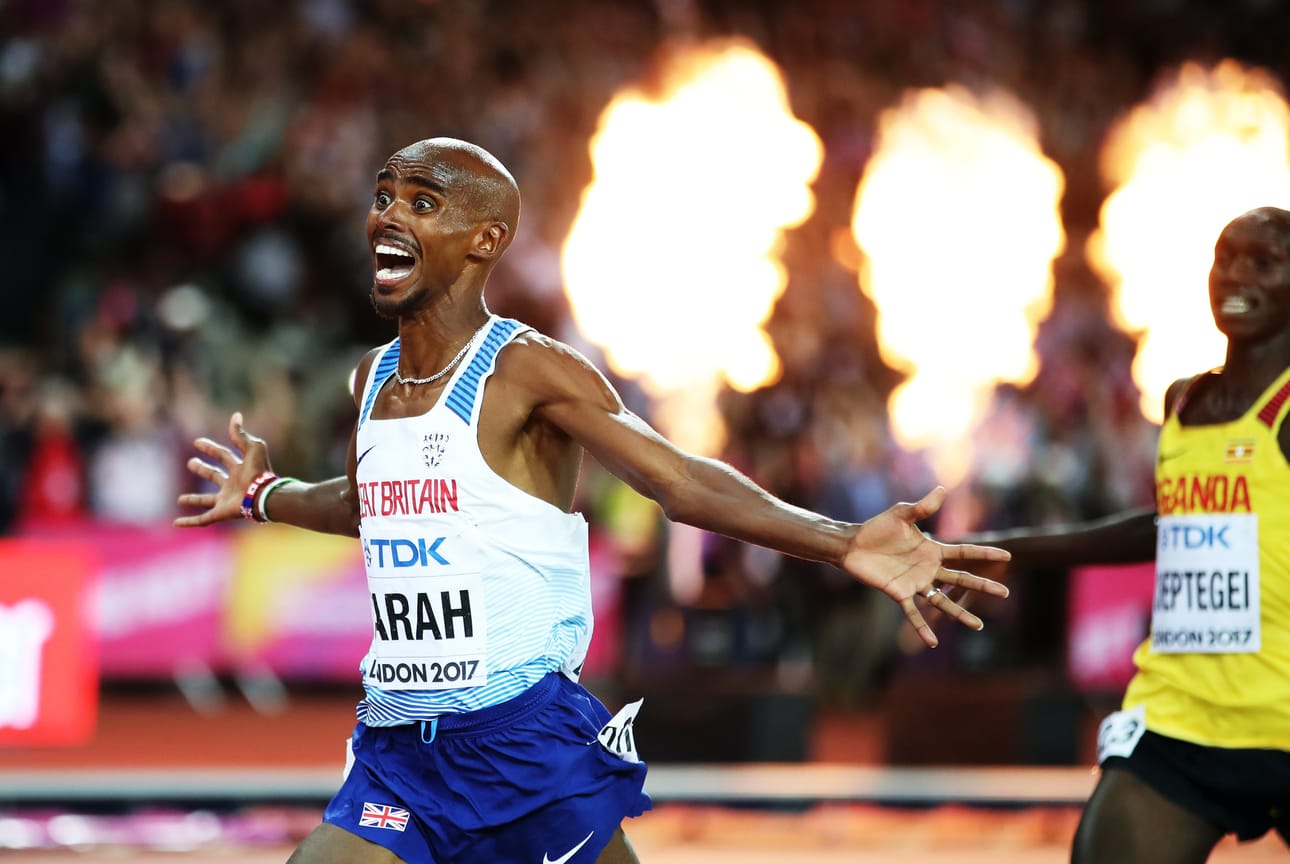 Mo Farah tuuletti 10 000 metrin juoksun voittoaan kotiyleisön edessä myöhään perjantai-iltana.