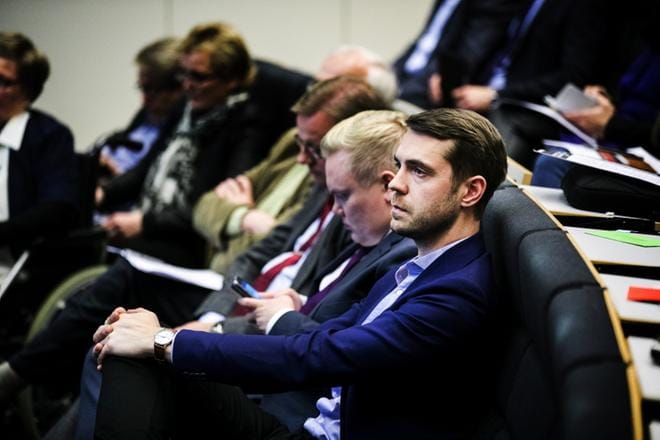Keskustan puoluesihteeri Jouni Ovaska tekee päätökset omista jatkotavoitteistaan vasta loppukeväästä. Siihen saakka hän lupaa tehdä töitä ja kiertää kenttää täysillä. KUVA: KRISTA LUOMA