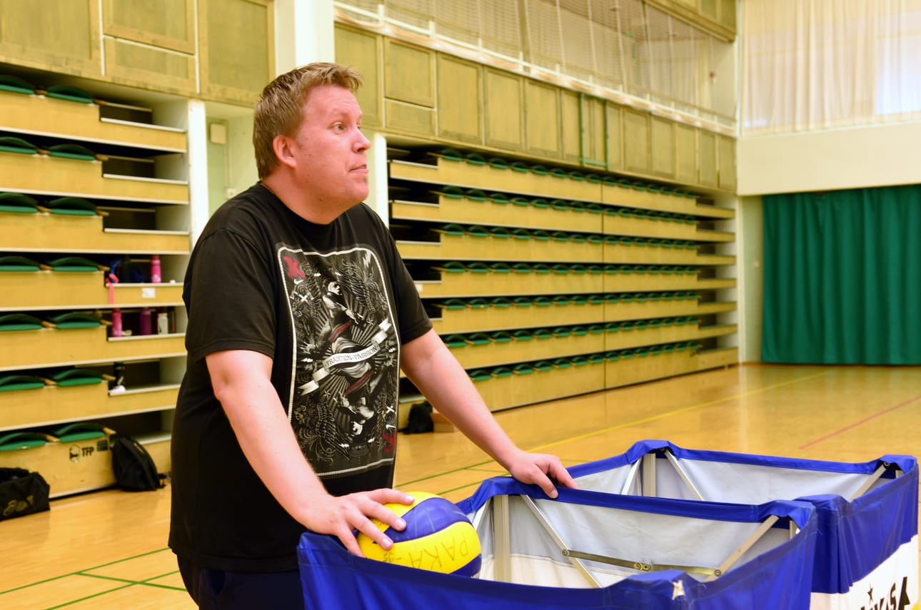 Tuomas Alatalo jatkaa Pölkky Kuusamon valmentajana. Kaudelta hän odottaa nopeampaa peliä ja parempaa puolustamista.