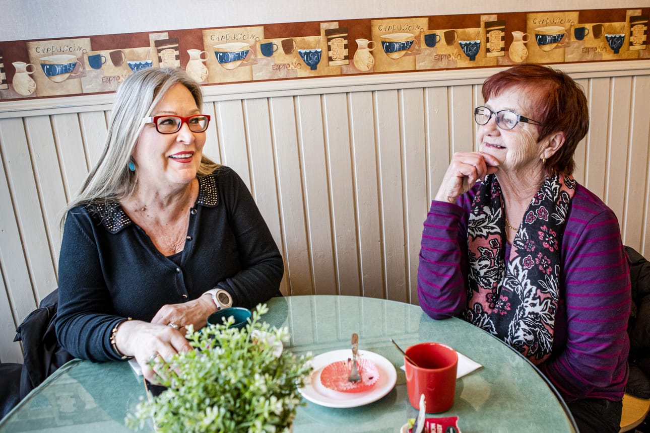Kemiläiset Raija Haapa ja Mirja Torvela uskovat tehtaan tuovat paljon kaivattua toimintaa laajemminkin alueelle. Asuntomarkkinoille tämä on varmasti hyvä noste.