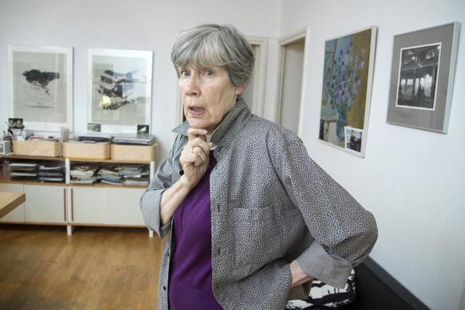 Graafikko Milja Ahola oli miehensä omaishoitaja. Nykyisin puoliso on hoitokodissa. Kuva: COMPIC / MAURI RATILAINEN