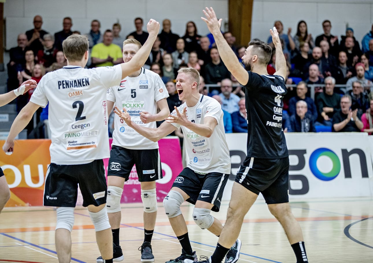 Etta eteni lentopalloliigan finaaleihin tiistai-iltana Hurrikaanista ottamallaan voitolla.