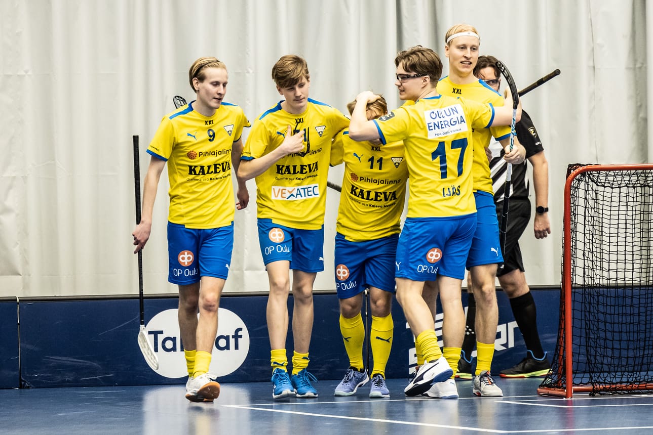 OLS:n Valte Karvonen (vas.), Luukas Hyvärinen, Mika Hirsikorpi, Eetu Ijäs ja Olli-Matti Virrankari selvittivät stressitestin kunnialla Suomen cupin välierässä.