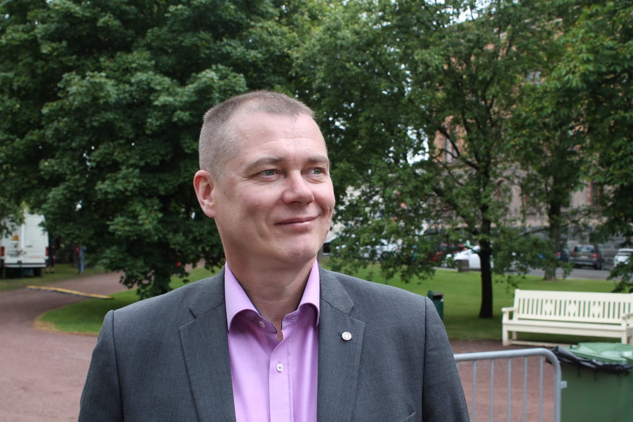 "Lakisääteisenä tehtävänämme on tiedon vieminen eteenpäin. Koemme vastuullisuutta, kun yrityksistä ollaan meihin yhteydessä ja halutaan priorisoida toimia ja ymmärtää tilannetta", Ilmatieteen laitoksen pääjohtaja Juhani Damski sanoo.