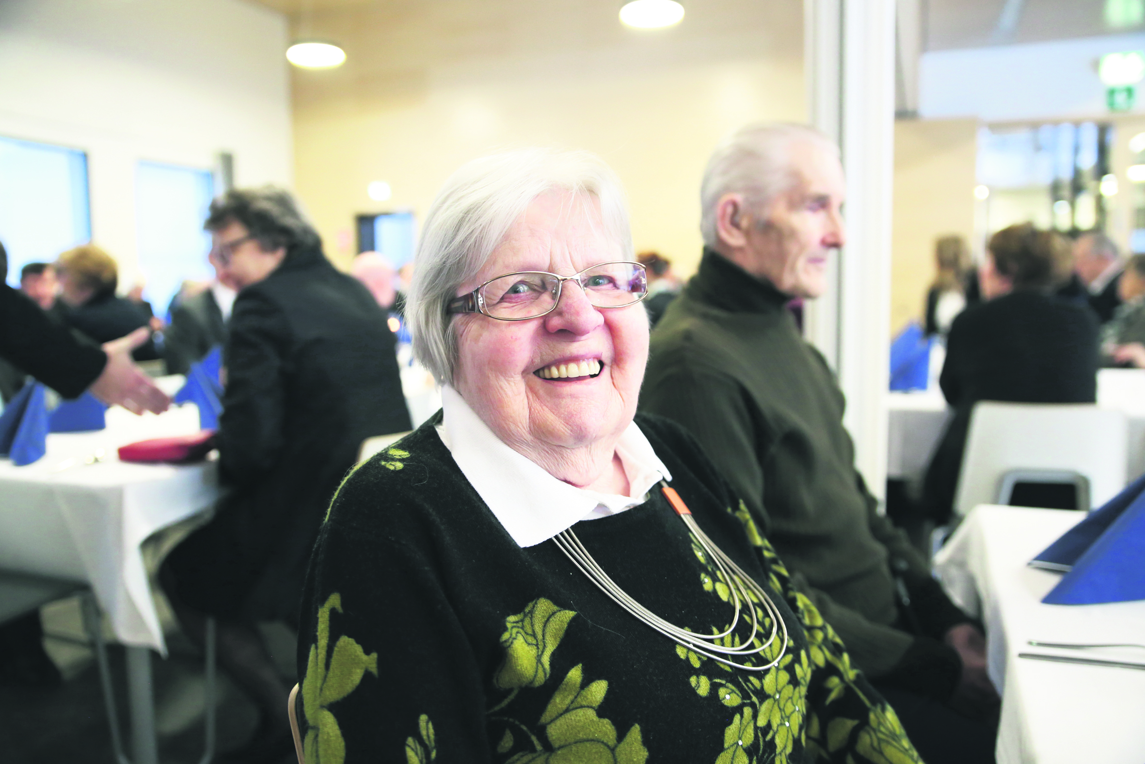 50-vuotisjuhlaan osallistunut Taina Salmenhaara on Lepolan tyytyväinen asukas.