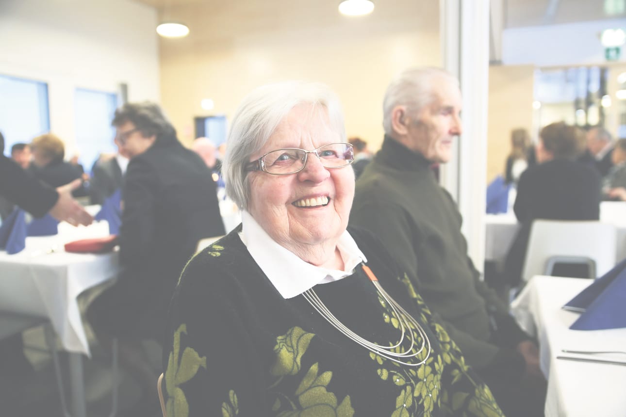 50-vuotisjuhlaan osallistunut Taina Salmenhaara on Lepolan tyytyväinen asukas.