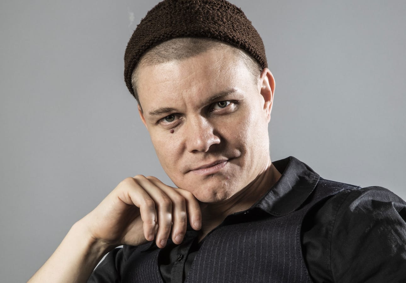 Onko suomalainen identiteettimme pelkkä myytti vai vaikuttaako kotipaikka aidosti luonteeseen? Ville-Juhani Sutisen uusi kirja vie matkalle mielikuvien Suomeen.