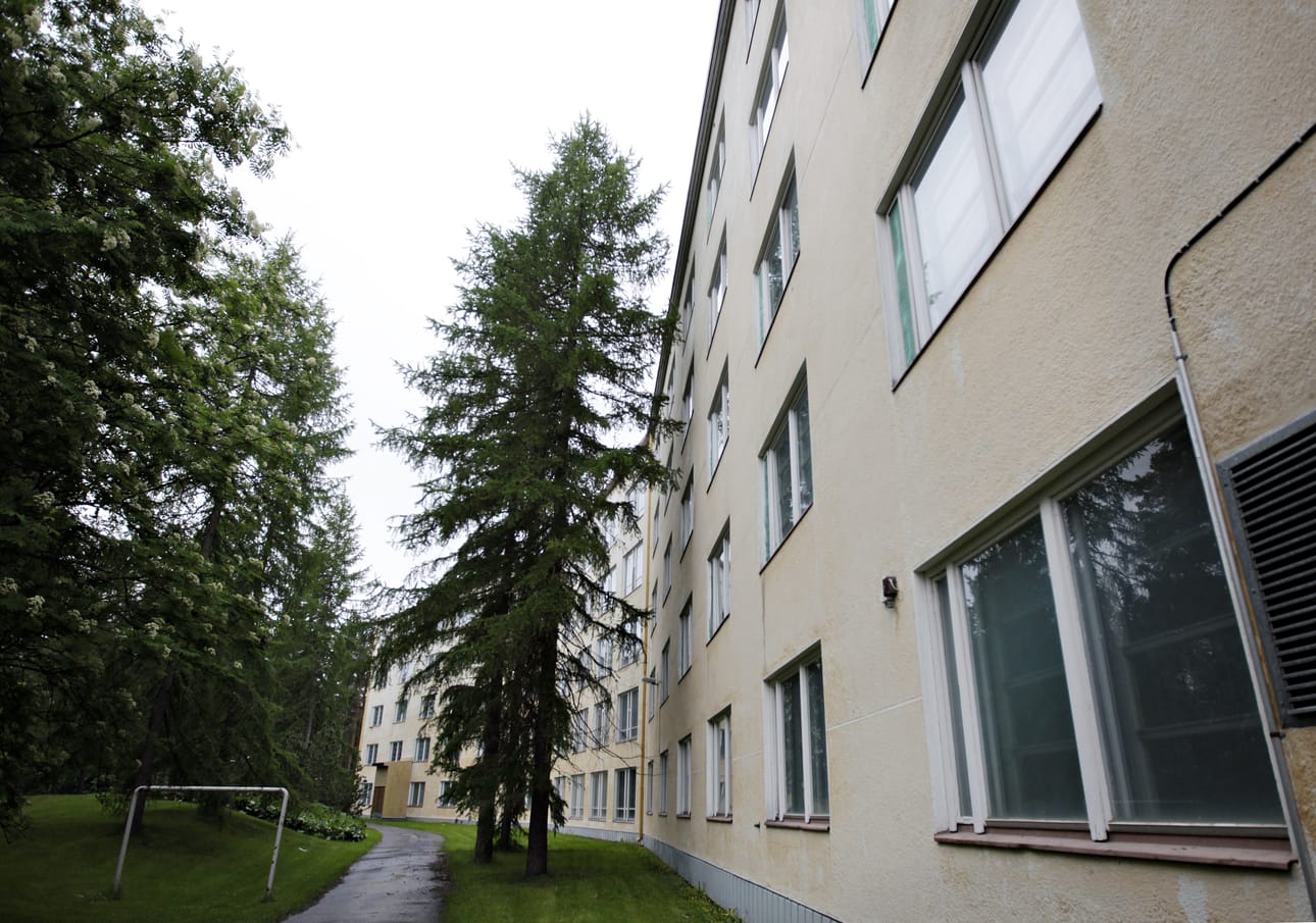 Vastaanottokeskuksissa otetaan käyttöön maksukortit. Kuvassa Heikinharjun vastaanottokeskuksesta Oulusta.