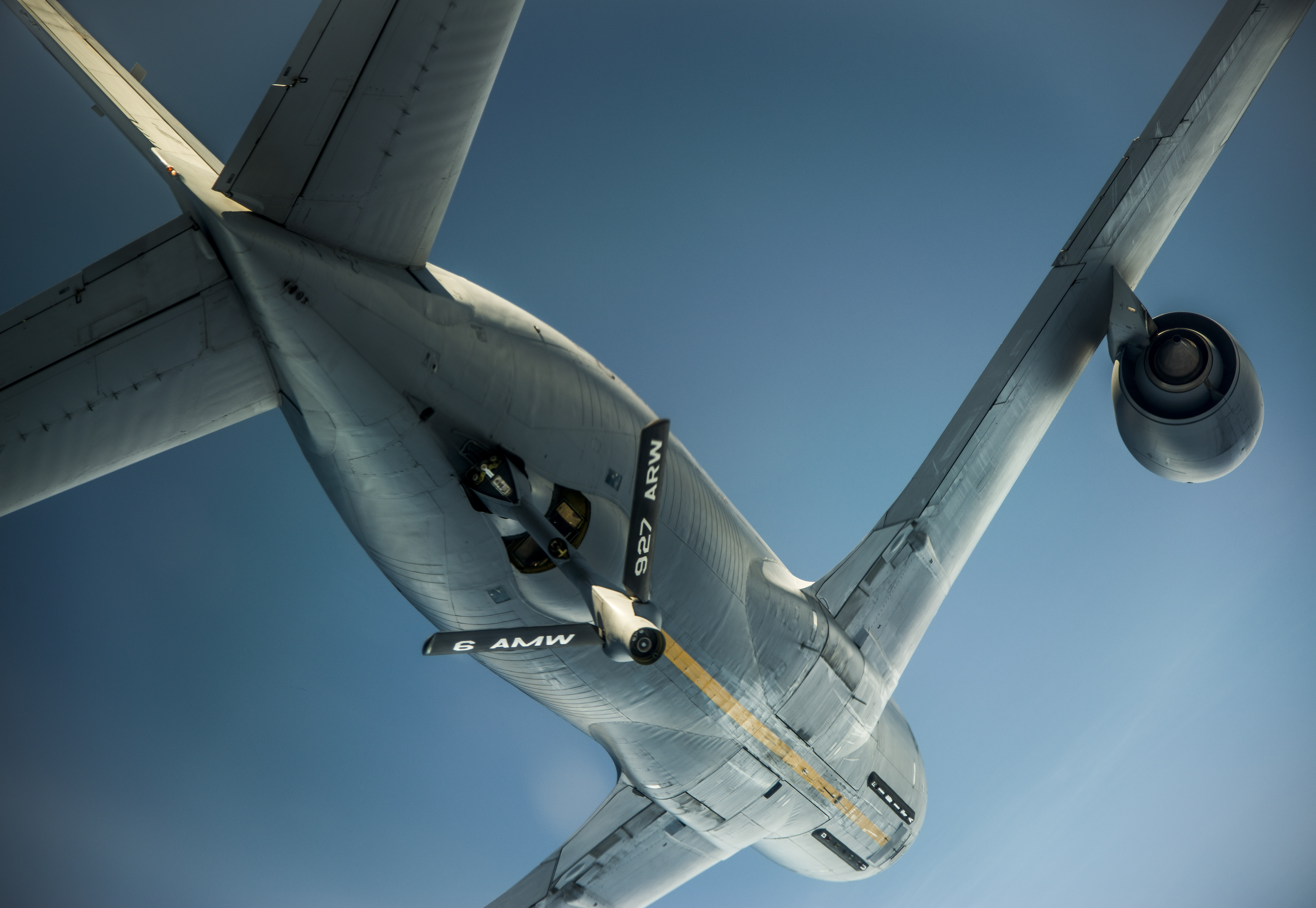 Yhdysvaltojen Euroopan ilmavoimien KC-135 Stratotanker osallistuu Suomen ilmavoimien tankkausharjoituksiin.