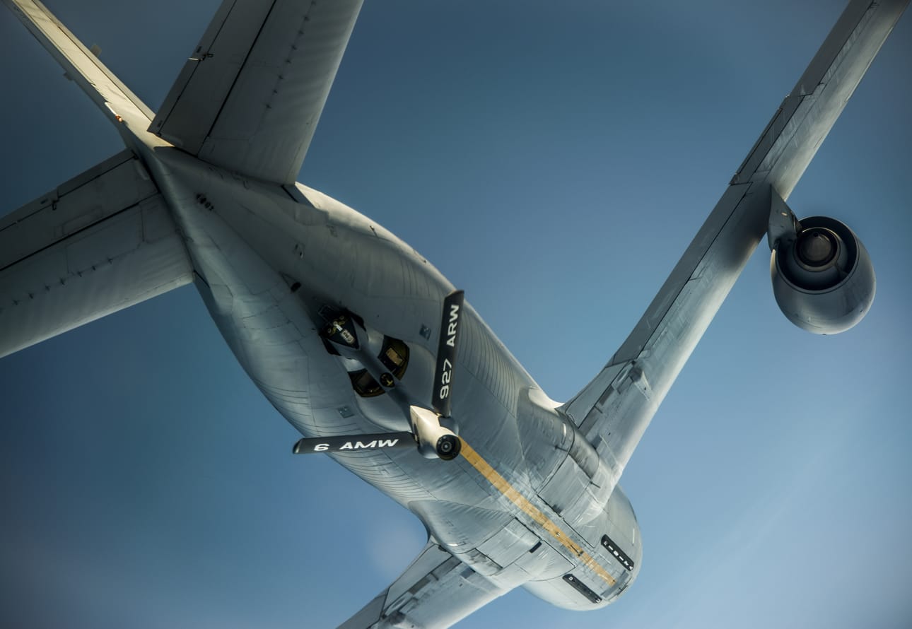 Yhdysvaltojen Euroopan ilmavoimien KC-135 Stratotanker osallistuu Suomen ilmavoimien tankkausharjoituksiin.