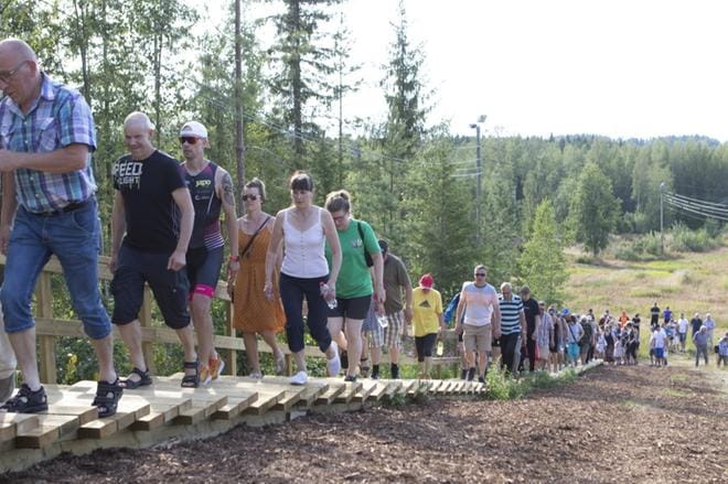 Yleisöä oli vihkiäistilaisuudessa arviolta 150. Kuva: Eelis Rytkönen