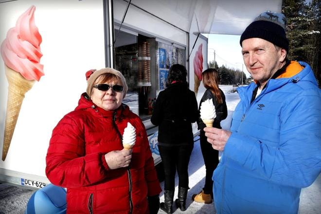 Lapualaiset Erja ja Tapio Alakarhu tulivat kevään ensimmäisille pehmiksille KUVAT: JOUKO HÄNNINEN