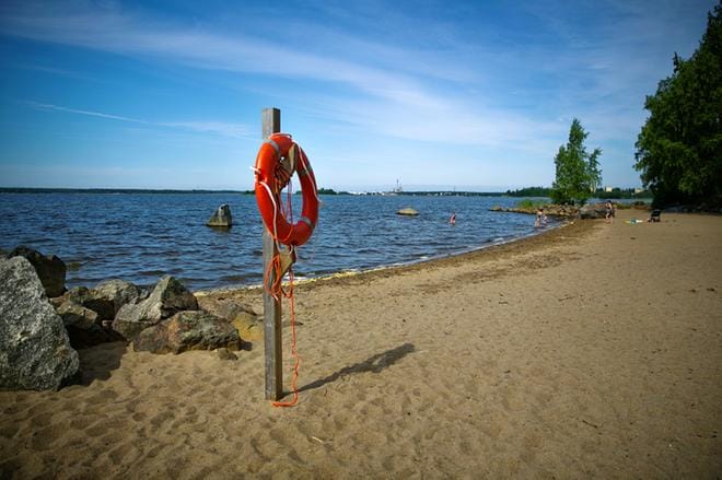 Pohjanmaan meri- ja järvialueilla on tänään otettu sinilevämittauksia. Tällä hetkellä alueen kaikki uimarannat ovat uintikelpoisia. ARKISTOKUVA: TIMO ANNANPALO
