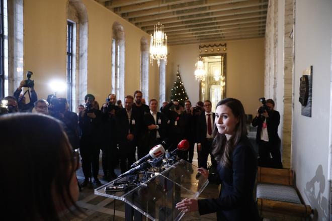 Sanna Marin puhui medialle eduskunnassa ensi kertaa pääministerinä. KUVA: Joel Maisalmi