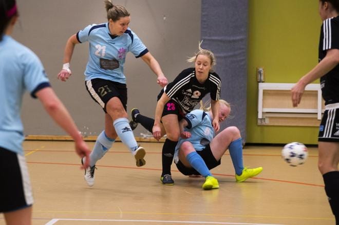 FC Sport J ja GFT Prinsessat kävivät tiukan välieräottelusarjan, joka päättyi Golden Futsal Team Prinsessoille otteluvoitoin 2–1. KUVA: MINNA ANTILA/ARKISTO