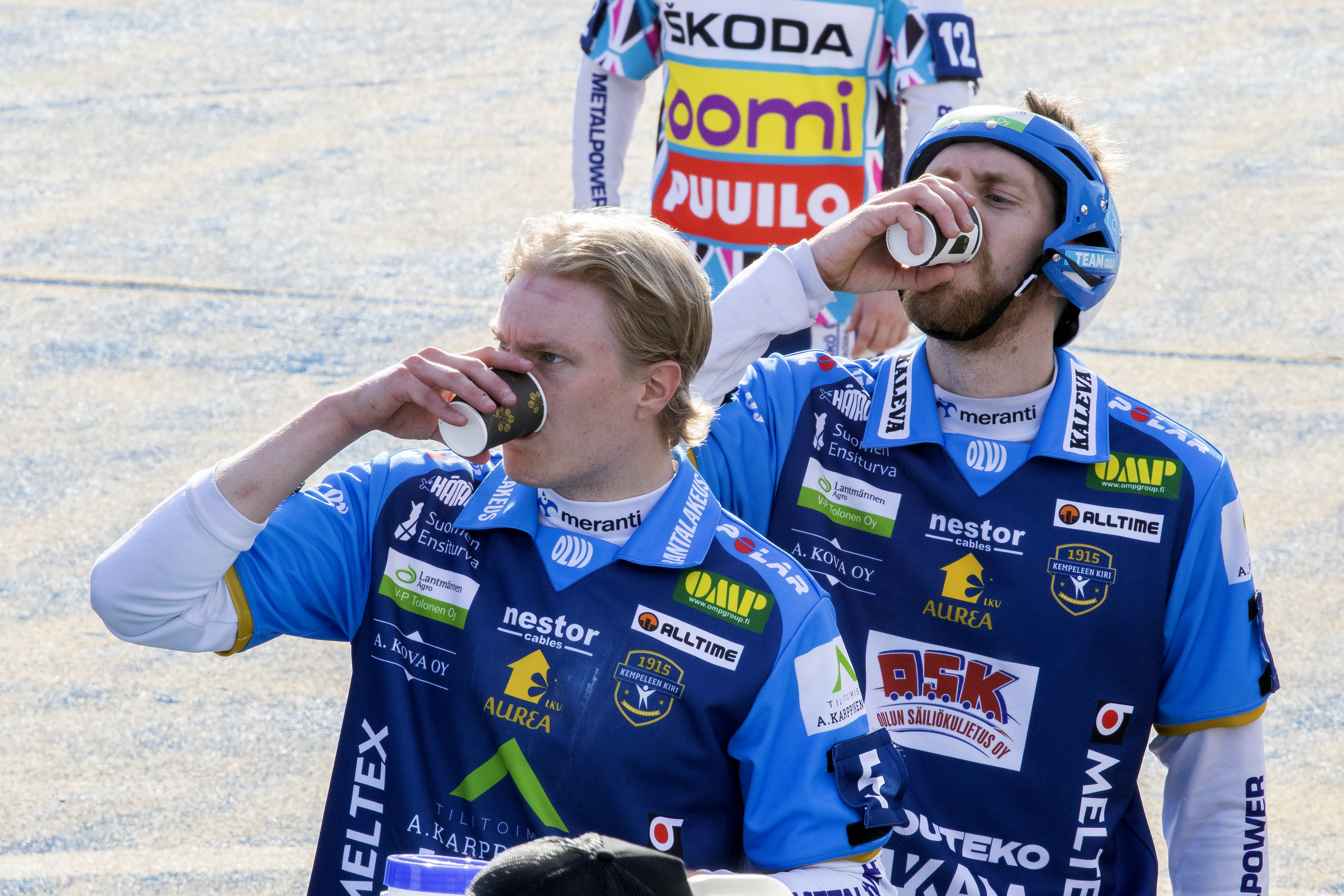 Kempeleen Kirin miesten Superpesiskauden ensimmäinen ottelu ei tuonut voittoa, mutta moni oli mielissään, että pesispeliin pääsee taas paikan päälle