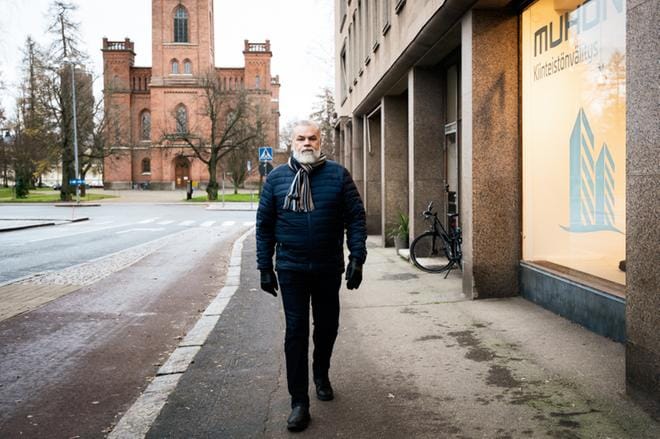 Harry Linnarinne kokee, että hänet on otettu Vaasassa hyvin vastaan, ja mieluisia harrastuksiakin on löytynyt. Kaksi vuotta sitten hän koki vaasalaistuneensa sen verran, että osti asunnon Kirkkopuistikolta. KUVA: SAMPPA TOIVONEN