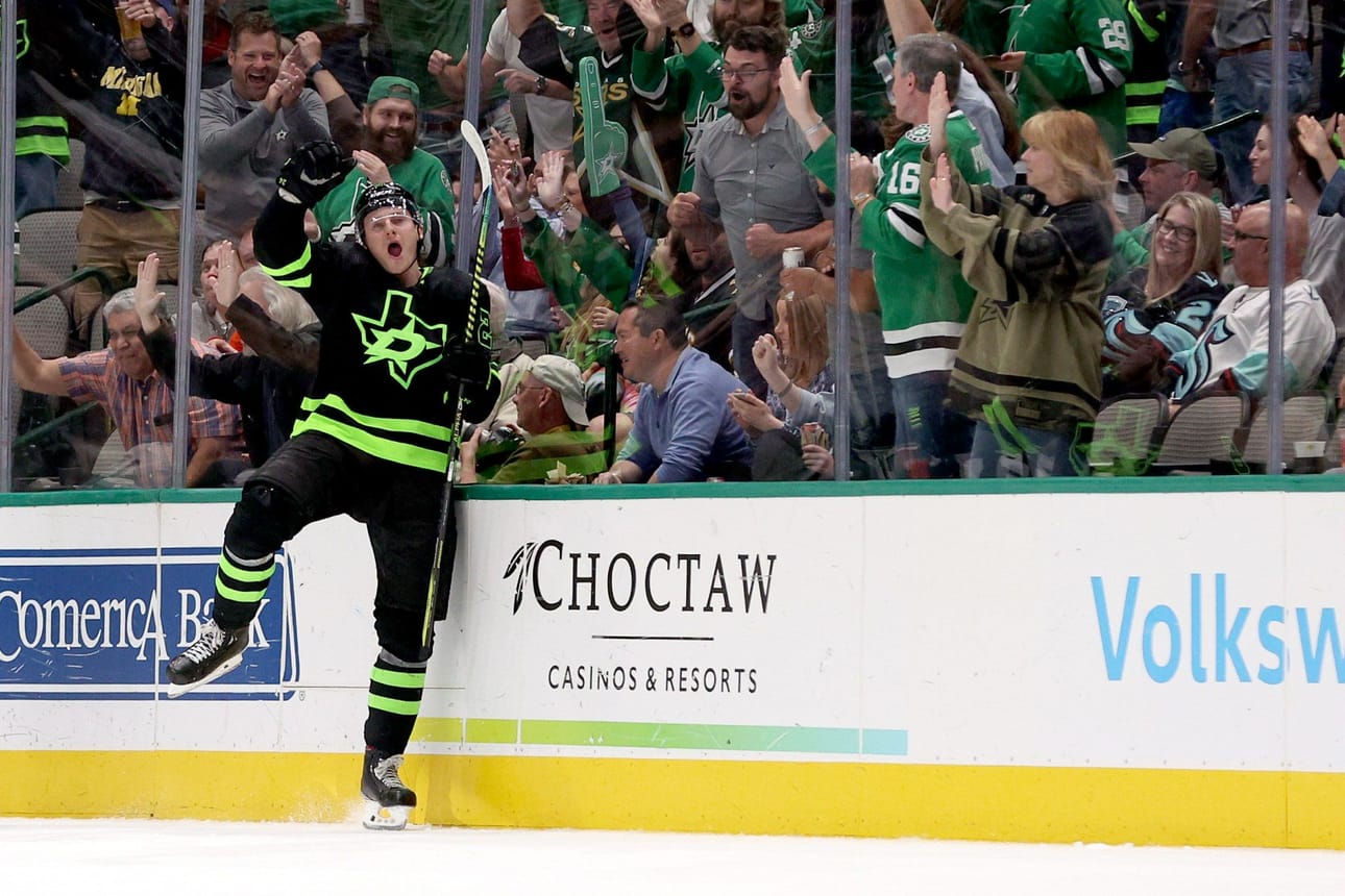 Dallas Stars vei vieraissa ollutta Nashville Predatorsia 5–1. Ottelun avausmaalin teki Dallasin Roope Hintz. Arkistokuvaa. Lehtikuva/AFP
