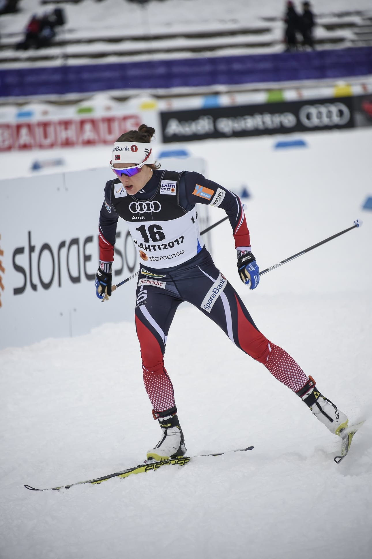 Maiken Caspersen Falla hiihti voittoon naisten sprinttikisassa.