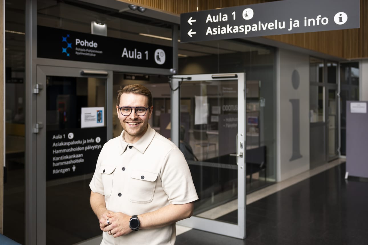 Pohde kerää asiakkaiden kokemuksia tekoälyapurista myös tapauksissa, joissa tekoälyä ei syystä tai toisesta haluta käyttää. Asiantuntijahammaslääkäri Aappo Keränen tekee väitöstutkimusta tekoälyavusteisesta puhelinpalvelusta.
