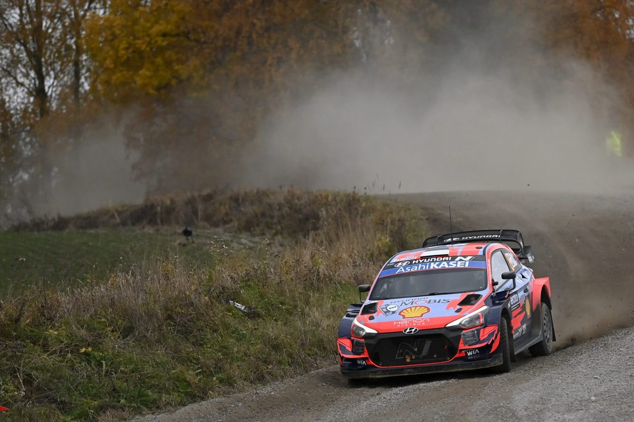 Virolaiskuljettaja Ott Tänak kaksi vuotta sitten Suomen MM-rallissa. LEHTIKUVA / Jussi Nukari