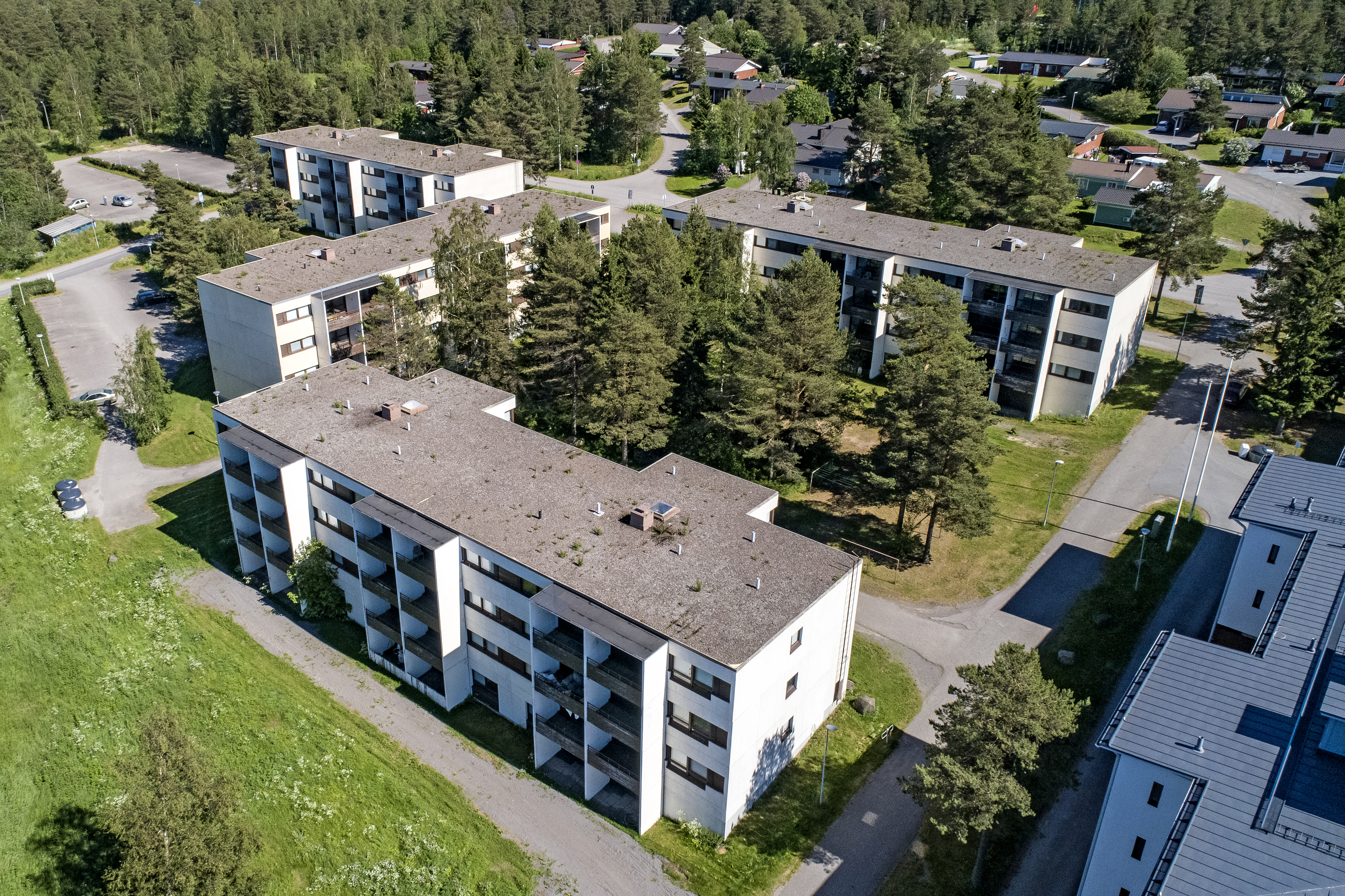 Neljä Ollinkehä 8:n kerrostaloa odottaa Ollinsaaressa mahdollista purkupäätöstä. Tarpeettomien asuntojen purkaminen keventäisi Raahen Seudun Asuntosäätiön kulurakennetta.