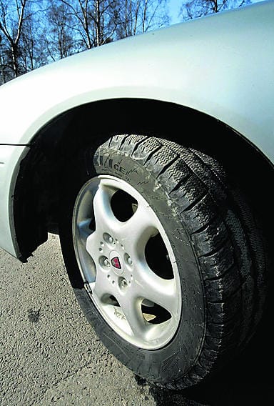 Monet ajavat kitkarenkailla ympäri vuoden, vaikka kitkoja ei ole suunniteltu kesäolosuhteita varten.