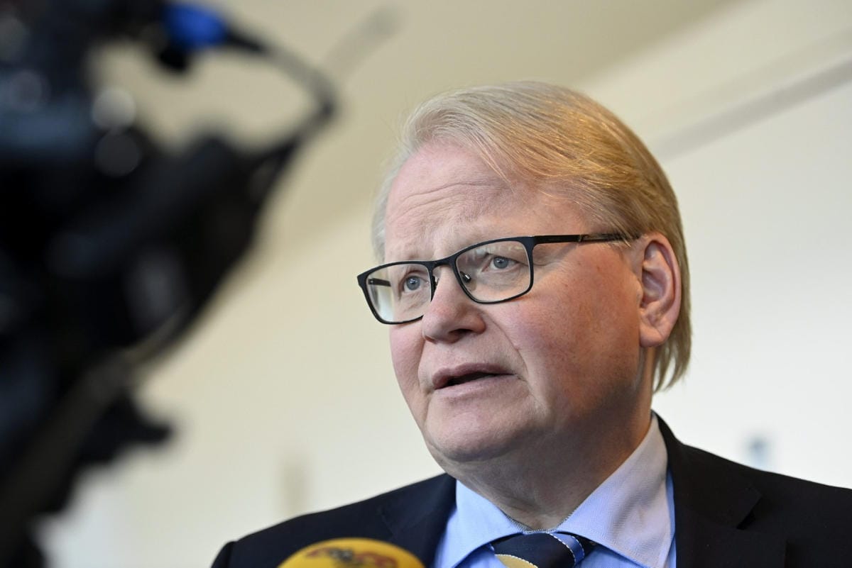Ruotsin sotatiedeakatemialle puhuneen Ruotsin puolustusministerin Peter Hultqvistin mukaan vuoteen 2014 jatkunut linja perustui naiiveille käsityksille maailman kehityksestä. LEHTIKUVA / Markku Ulander