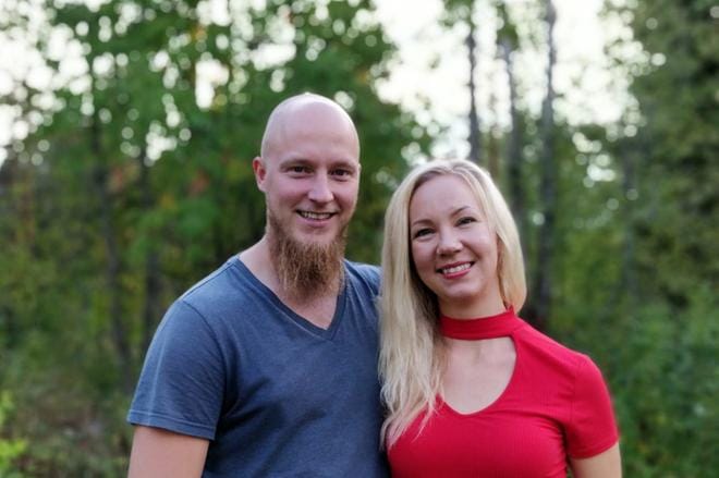 Johanna ja Jarkko Oksanen haaveilevat yhä eniten matkustelusta ja vapaudesta, mutta nyt myös sijoitusasunnosta. KUVA: Oksasten kotialbumi