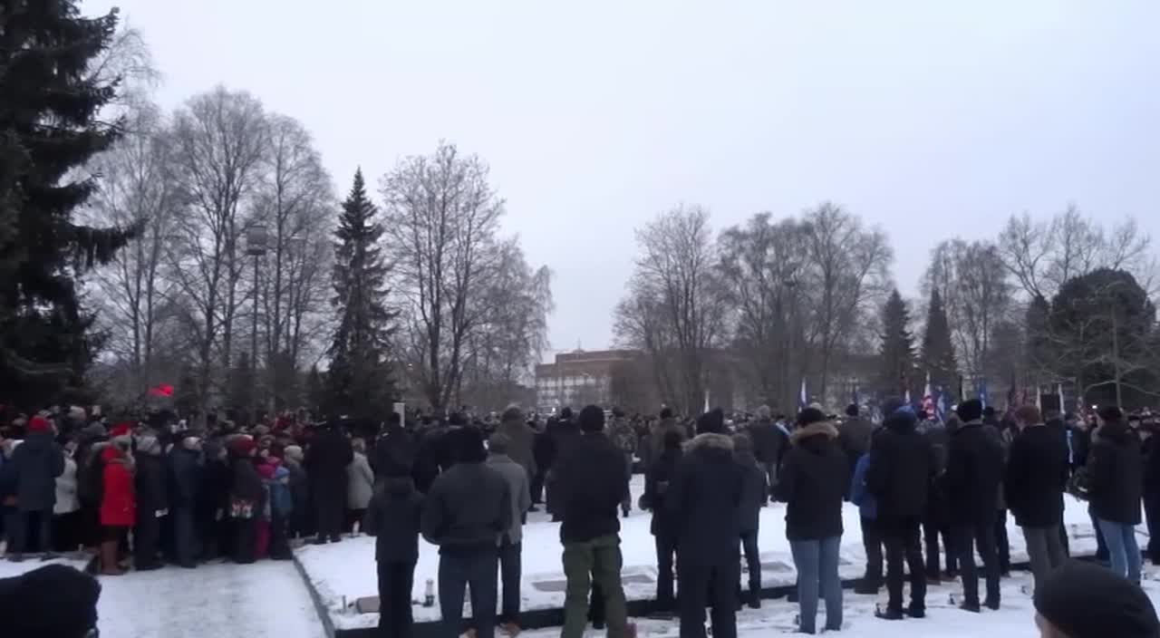 Oulun Intiön kunniavartio ja tilaisuus sankarihaudoilla
