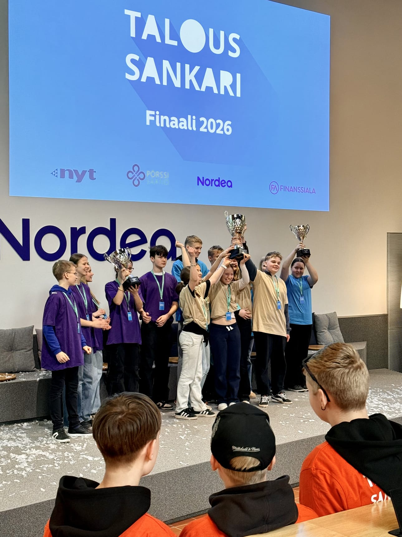 Lumijoen peruskoulun kasiluokkalaiset nappasivat voiton Taloussankari-kilpailussa.