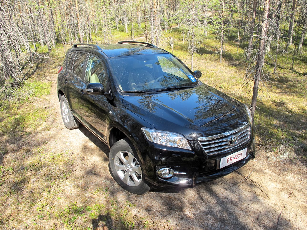 Markkinoilta vedetään muun muassa Toyotan RAV4-malleja.