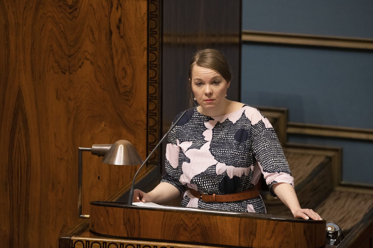 Keskustan Katri Kulmuni muistuttaa koronakriisin hinnasta tuleville vuosille ja sukupolville.