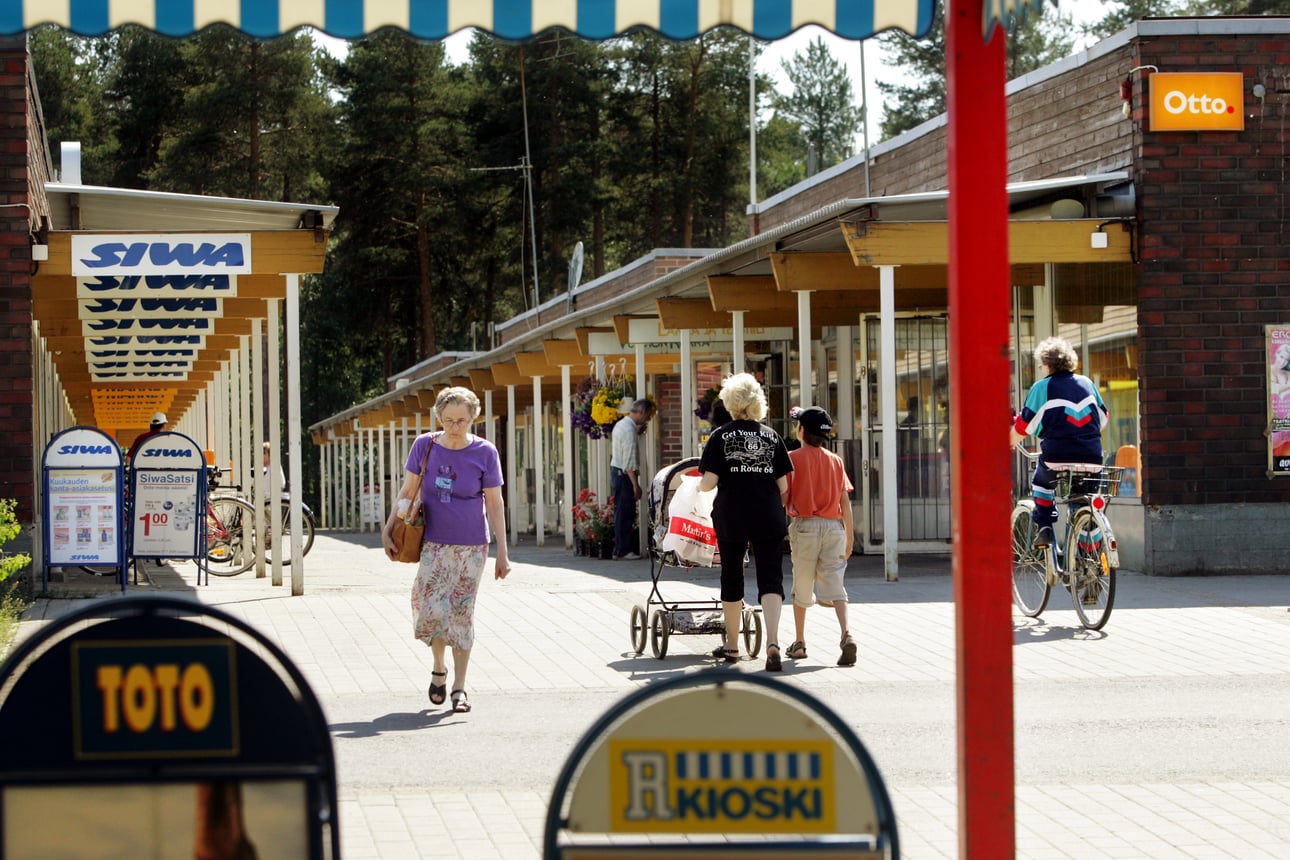 Vanhat kuvat: Monenkirjavaa elämää Oulun Kaukovainiolla 2000-luvulla – ostoskeskuksen seutu herätti jopa pelkoa