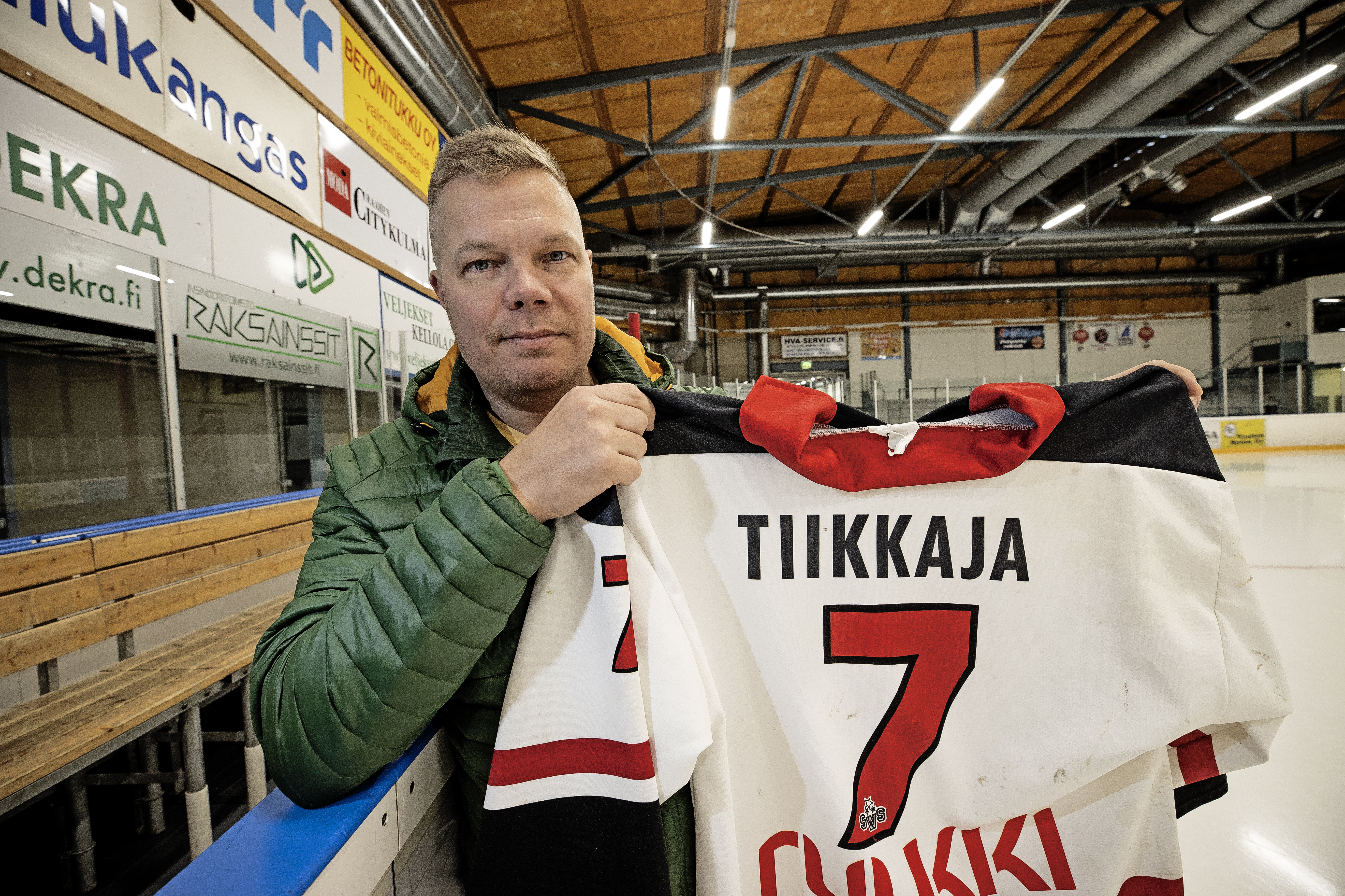 Markku Tiikkajan paita kattoon