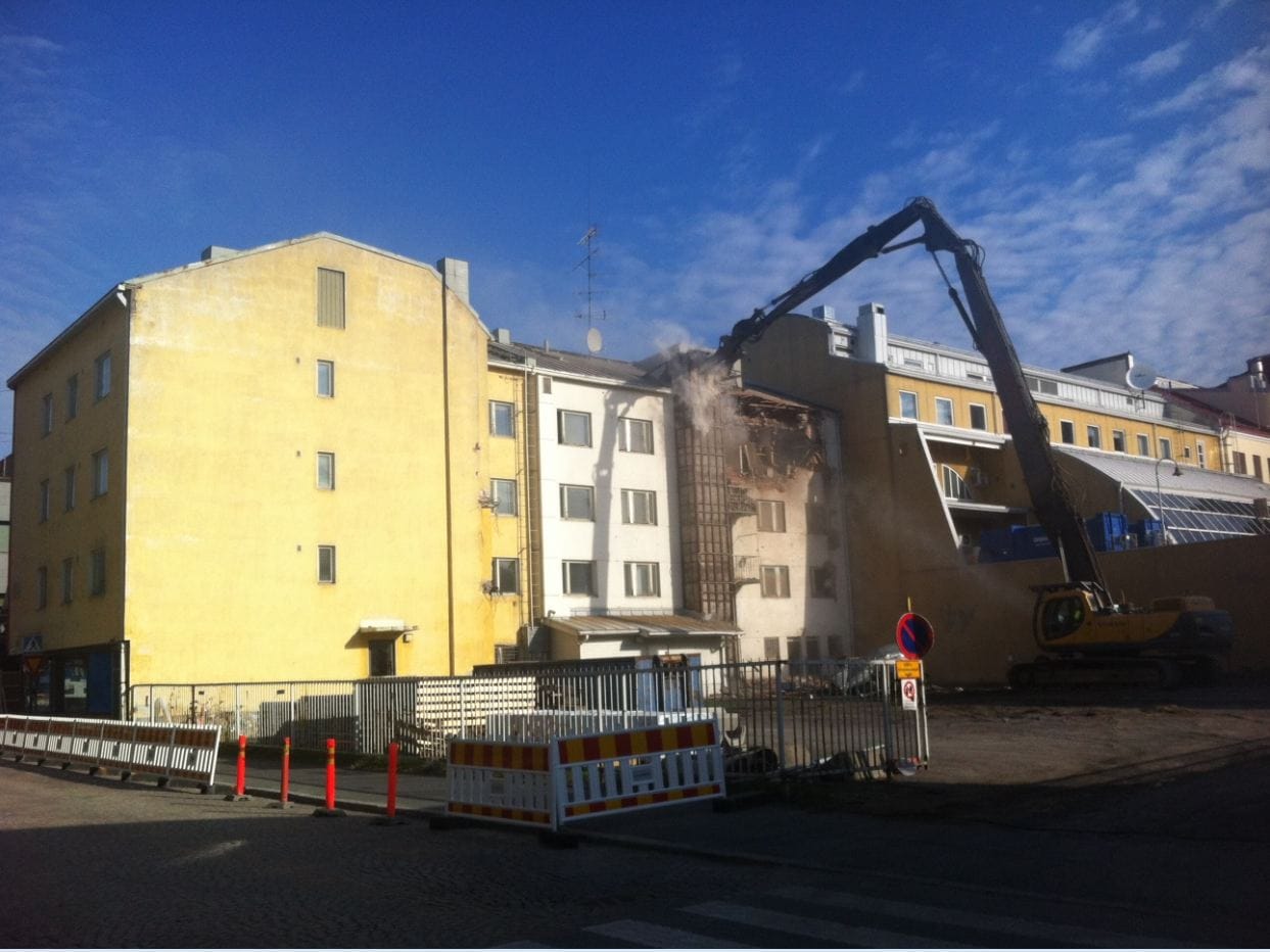 Pajarínkulman taloa puretaan paraikaa.