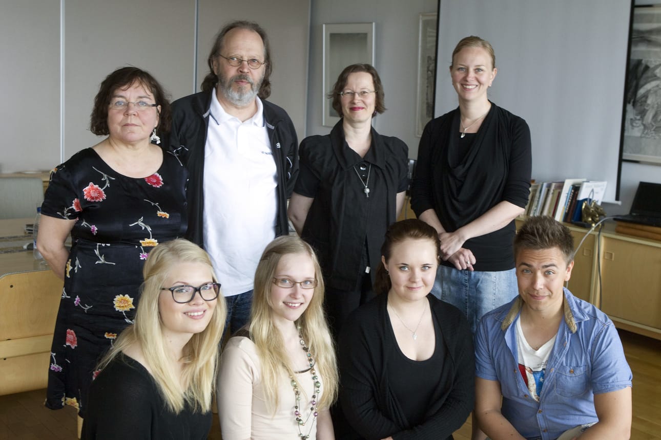 Kalevan kansankriitikot raportoivat juhlaviikkojen tapahtumista. Kuvassa ovat Ulla Haverinen (ylärivissä vas.), Tero Karinen, Jaana Tähtinen, Paula Airaksinen, Laura Hentilä (alarivissä vas.), Annina Heikkala, Essi Koskela ja Uula Neitola.