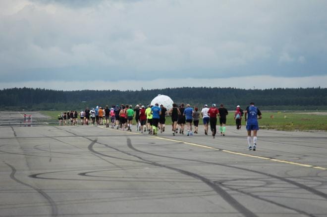 Häjyjen ensimmäinen lentokenttämaraton kisattiin kesällä 2015. KUVA: MIA KÄRKKÄINEN