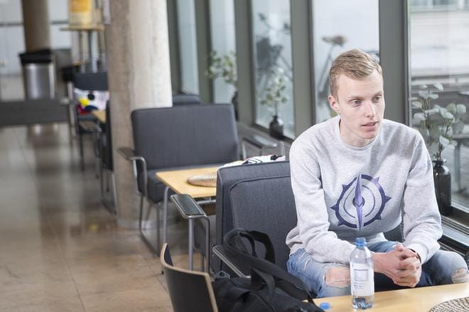 Christian Joutsenvuori perusti Vaasassa opiskellessaan yrityksen, jollaista ei ollut ennen nähty Suomen e-urheilupiireissä. Incoach järjestää kaikentasoisille pelaajille ohjattua pelivalmennusta yli kymmenessä oppilaitoksessa, ja valmentaa yksittäisiä pelaajia sekä tiimejä. Yritys kutsuu itseään Suomen johtavaksi e-urheilun valmennusyritykseksi. Se suunnittelee nyt myös toimintansa laajentamista ulkomaille. Kuva: Sami Peltoniemi