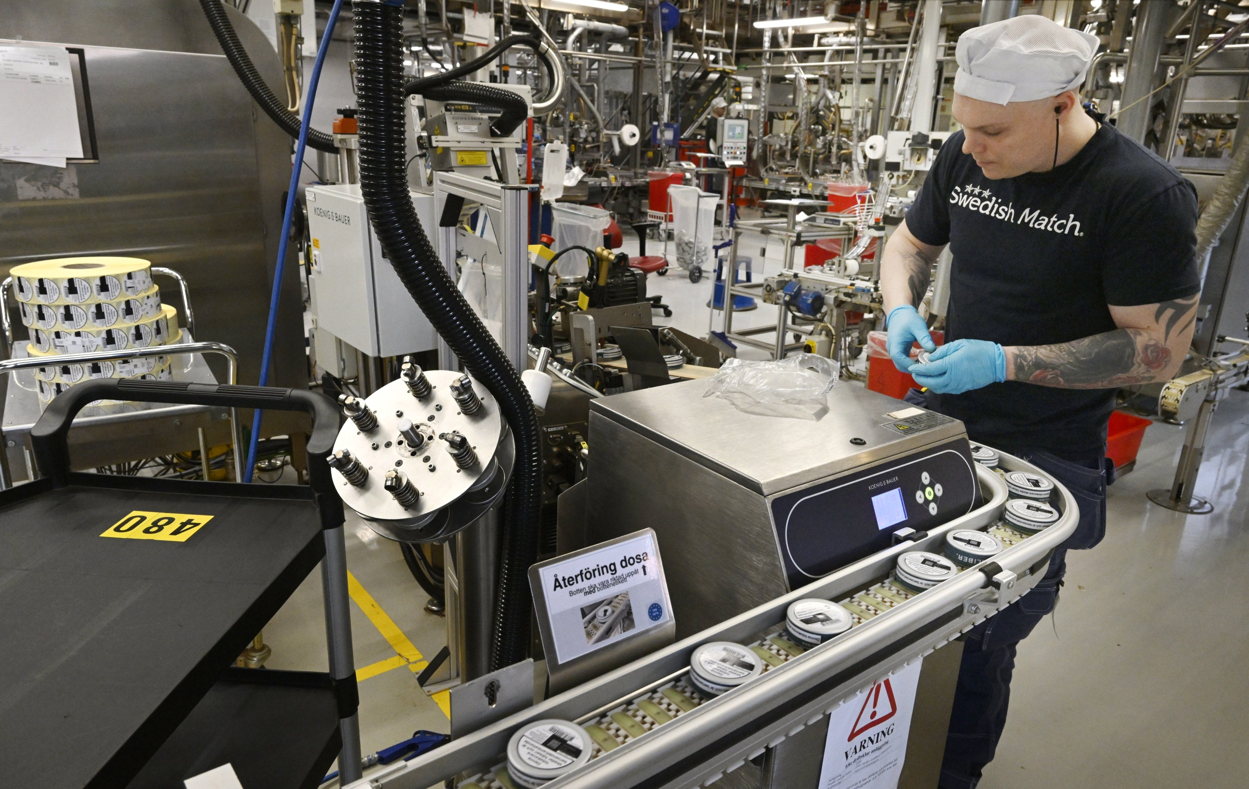 Amerikkalaisten uutta riippuvuutta ruokitaan ruotsalaistuotteella – savuttomaksi pyrkivä tupakkateollisuus hamuaa nikotiinipusseja